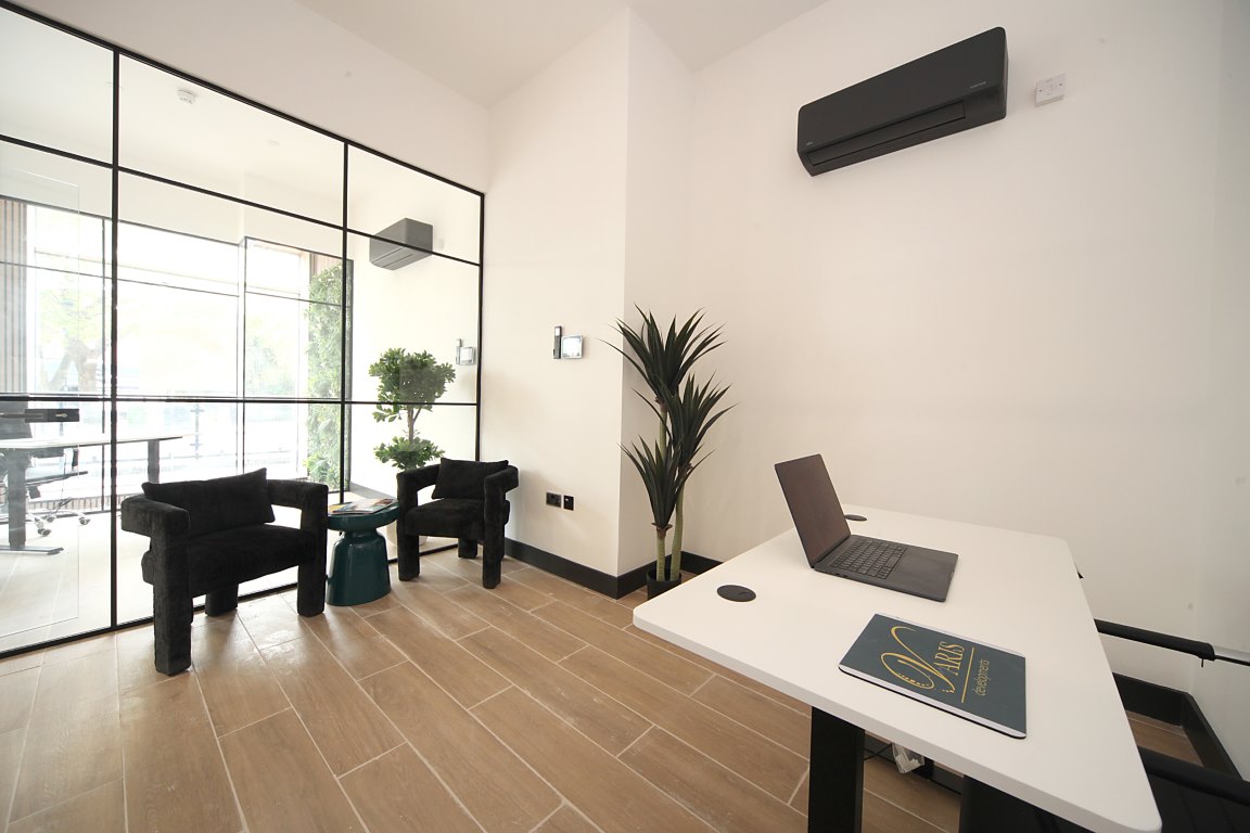 Varis Workspaces treatment room